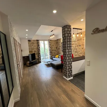 Belle Perle Rare Port De * نيس