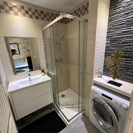 Belle Perle Rare Port De Nizza