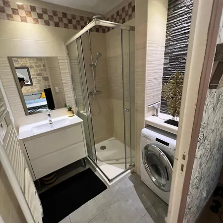 Belle Perle Rare Port De Nice